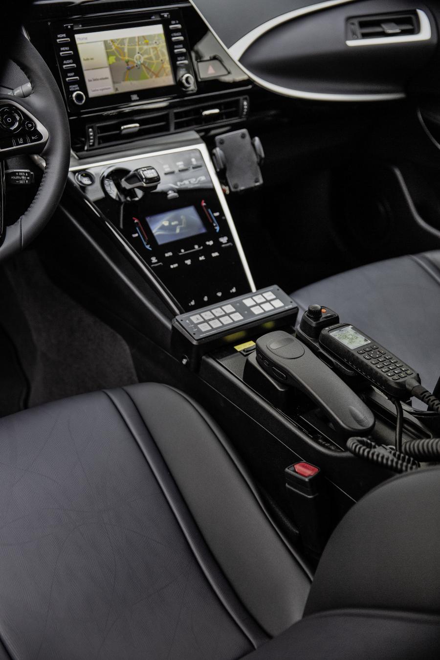 Интерьер Toyota Mirai Polizei 2020 года  (фото 2 из 9)